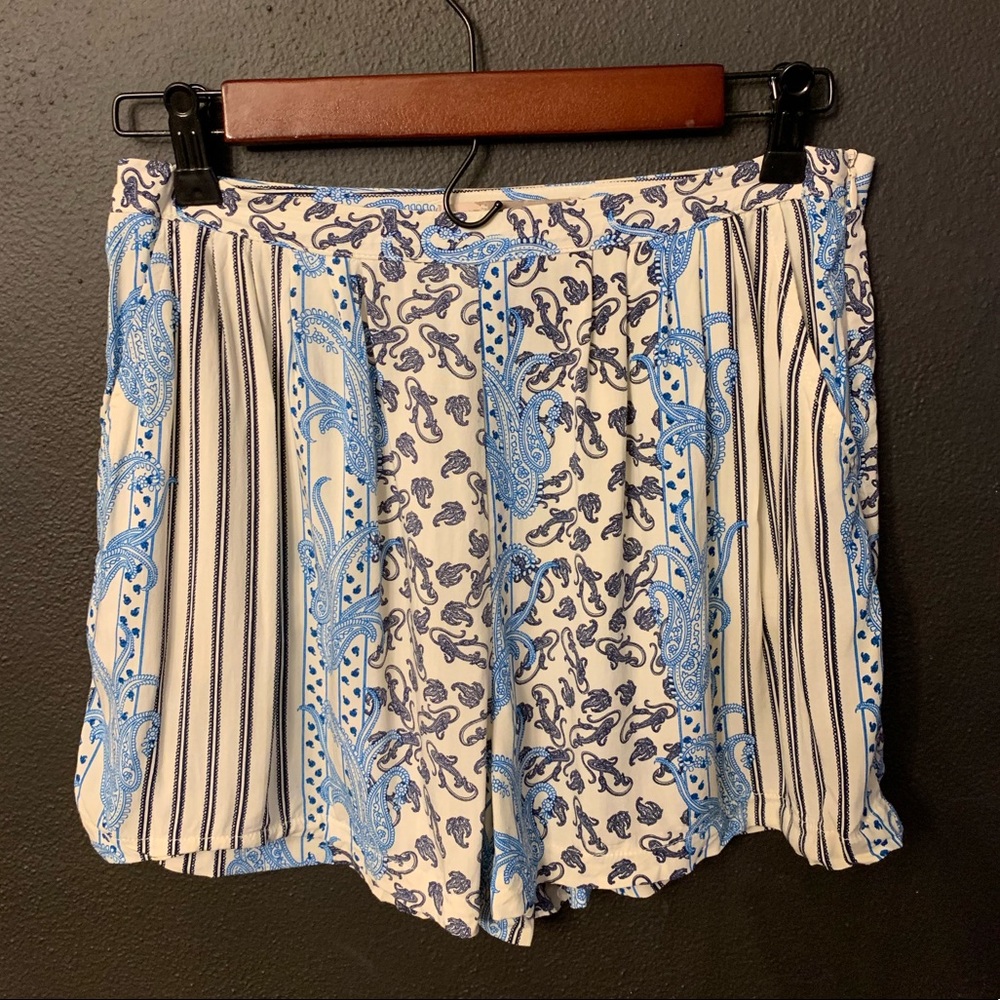 Super cute flowy short shorts